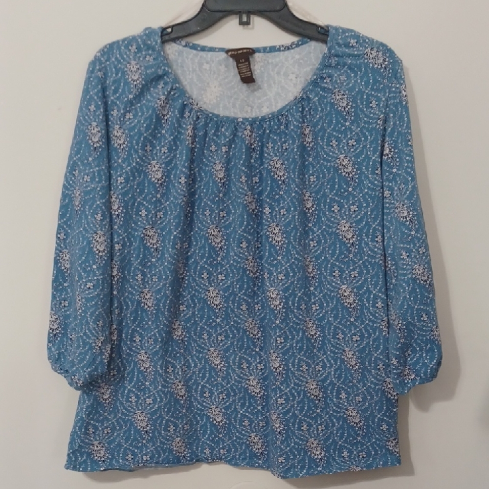 Bit & Bridle Blue Floral All Cotton Top With 3/4 Sleeves. NWOT. Size Large